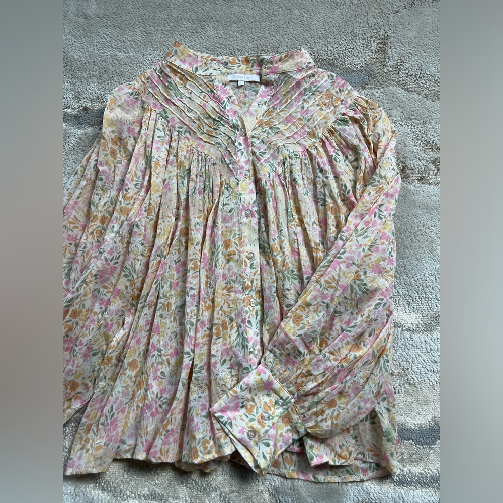 Cute flowy blouse